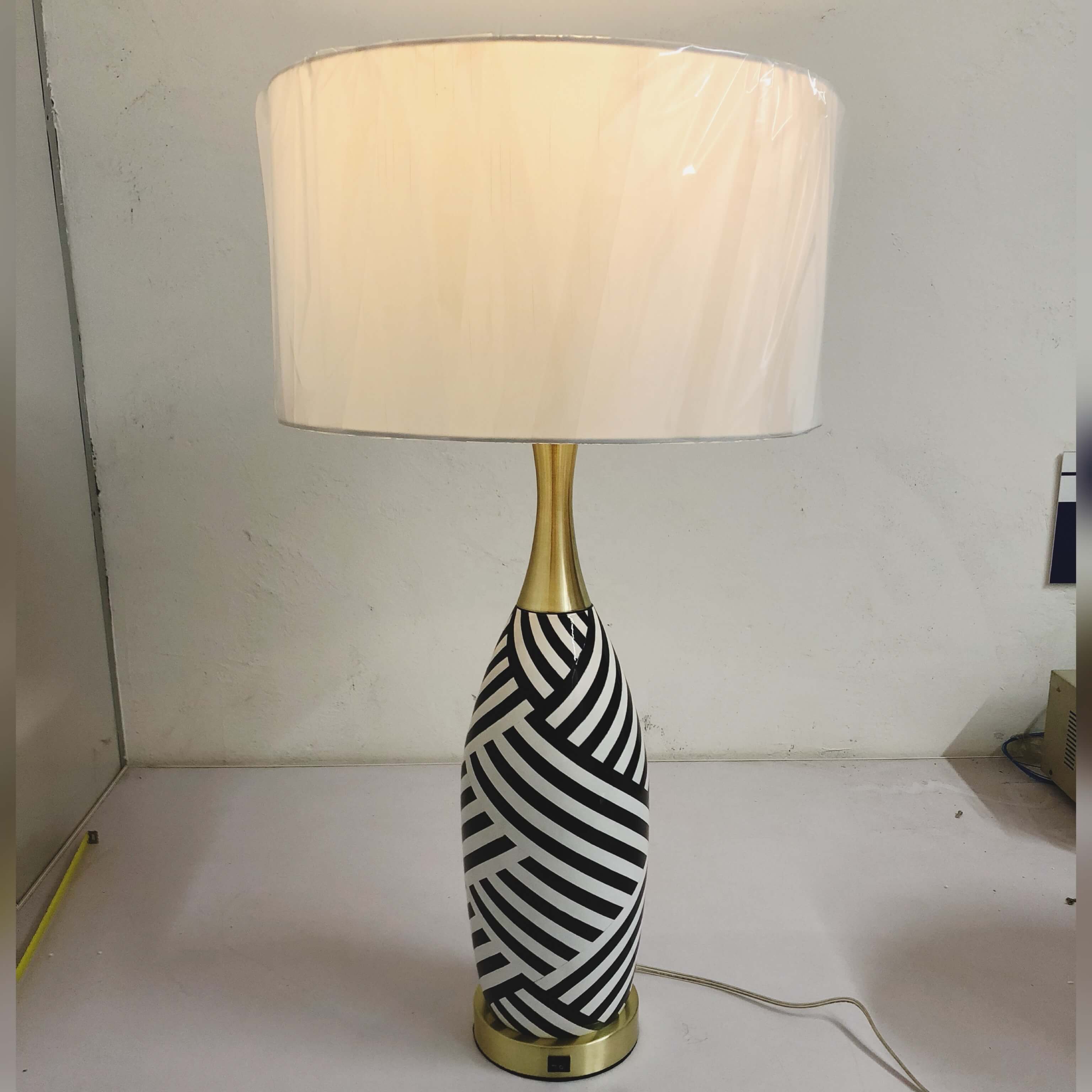 https://www.hotel-lamps.com/resources/assets/images/product_images/DECORATIVE-CUSTOM-CERAMIC-BODY-TABLE-LAMP-FOR (2).jpg